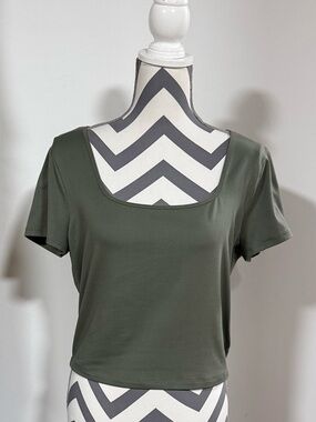 Hollister Co. Women's Olive Green Crop Top Seamless Square Neck Size XL EUC